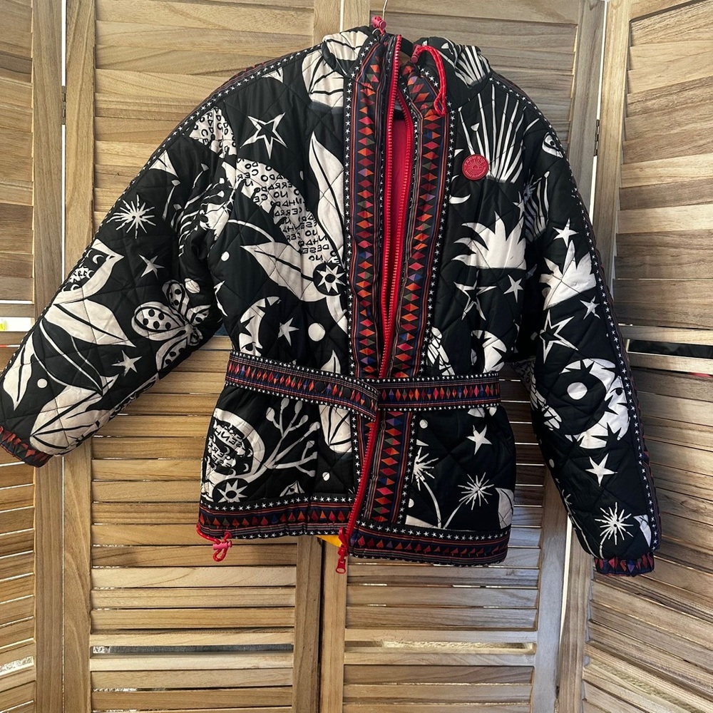 FARM Rio Cerrado Sky Reversible Puffer Jacket Black & White Rainbow M - Picture 7 of 16